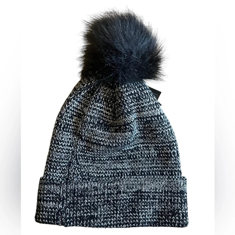 NWT Steve Madden x Macy’s Black Silver Metallic Knit Beanie w Faux-Fur‎ Pom Pom
